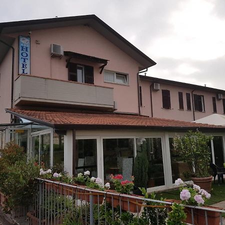 Hotel Patrizia Marina di Massa Exteriör bild