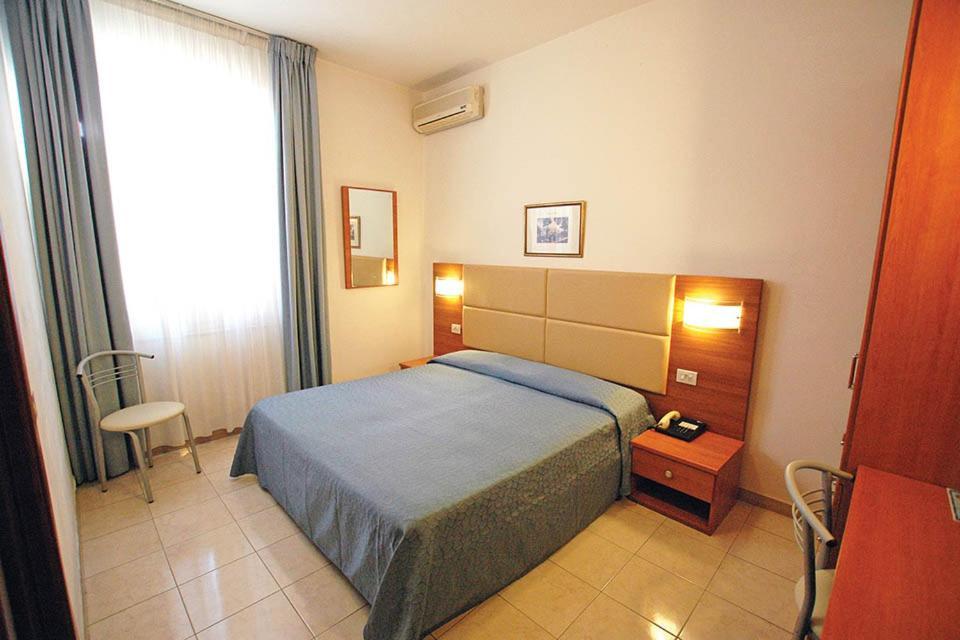 Hotel Patrizia Marina di Massa Exteriör bild