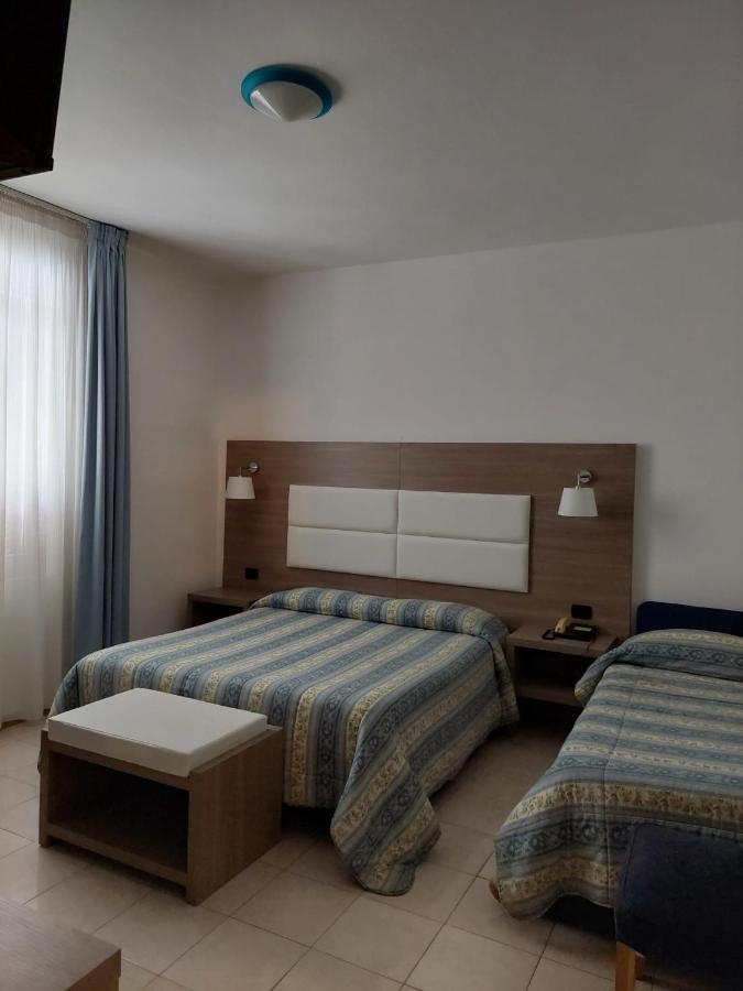 Hotel Patrizia Marina di Massa Exteriör bild