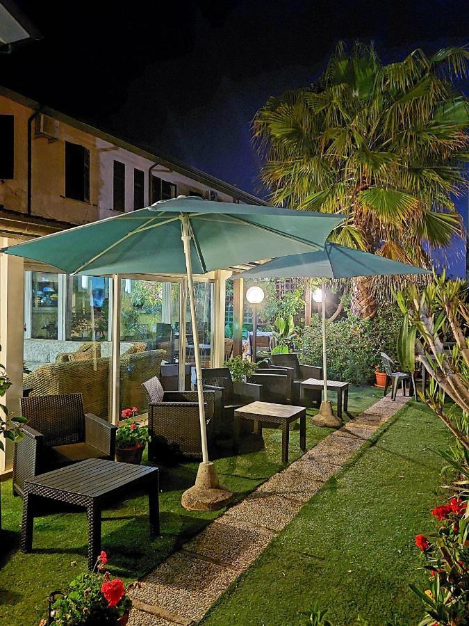 Hotel Patrizia Marina di Massa Exteriör bild