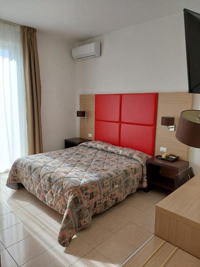 Hotel Patrizia Marina di Massa Exteriör bild