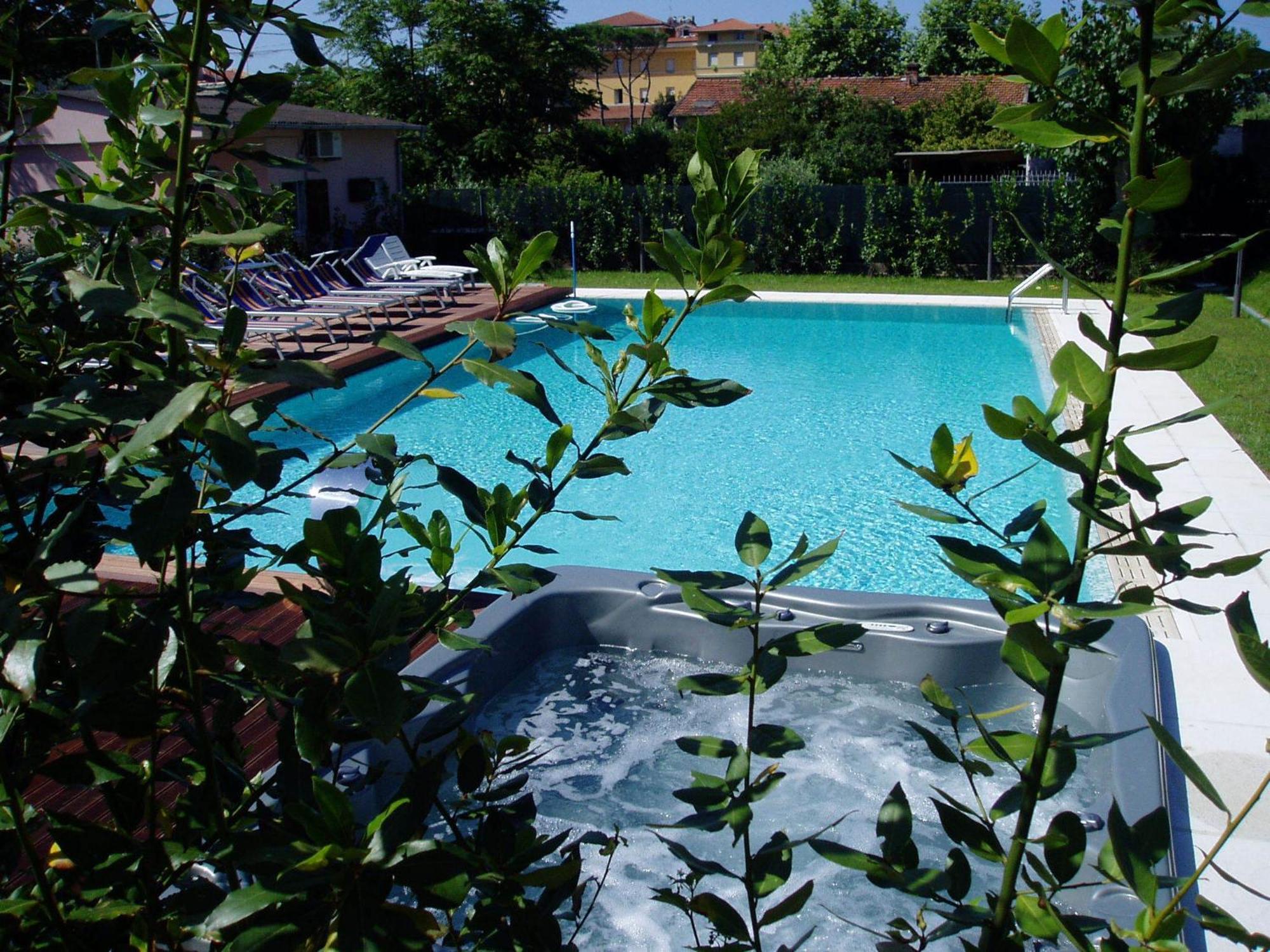Hotel Patrizia Marina di Massa Exteriör bild