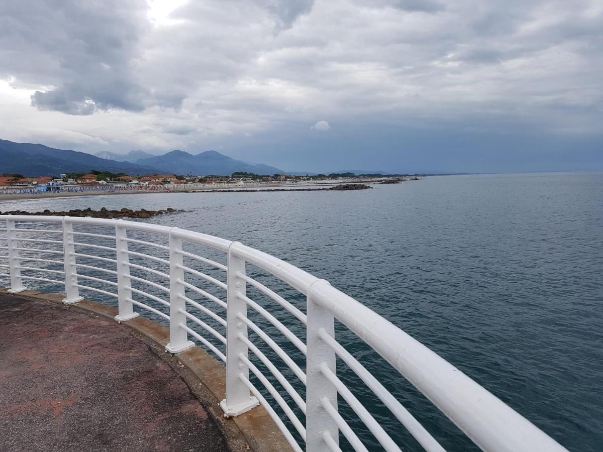 Hotel Patrizia Marina di Massa Exteriör bild