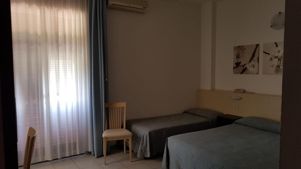 Hotel Patrizia Marina di Massa Exteriör bild
